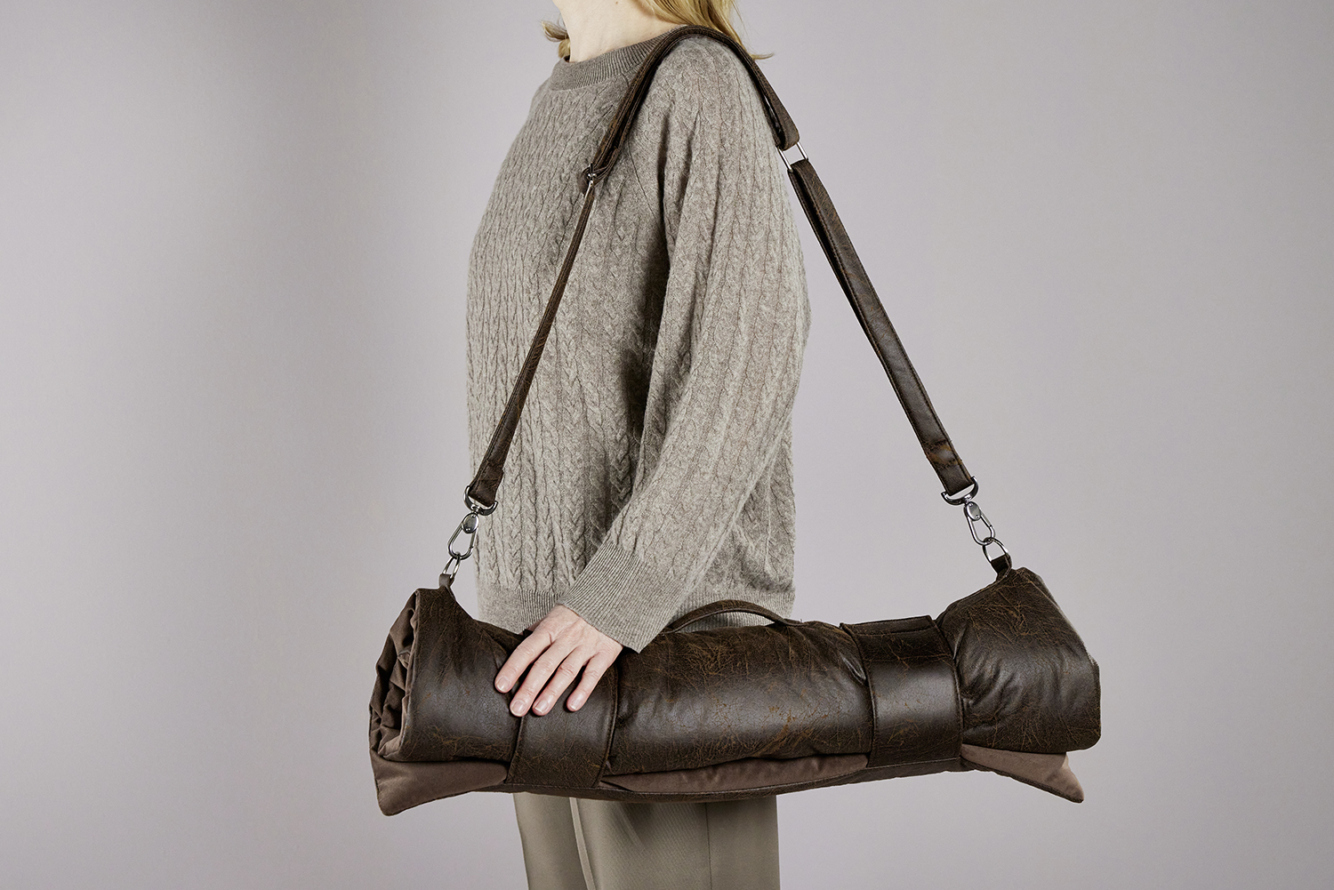 Vintage travel blanket roll-up
